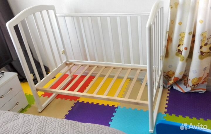 Детская кроватка с маятником белая дерево Берёза