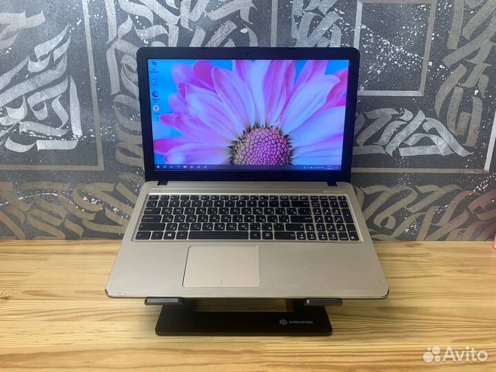 Легкий шустрый Asus на Intel/SSD