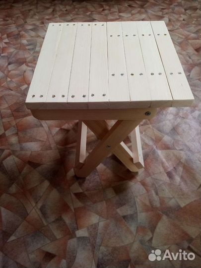 Стол и стулья