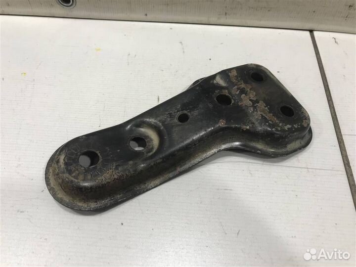 Кронштейн переднего рычага Skoda Octavia A7