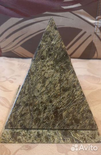 Часы из камня 