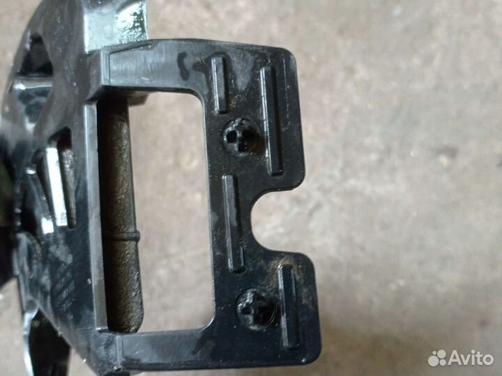 Bmw g 30 кронштейн крыла правый