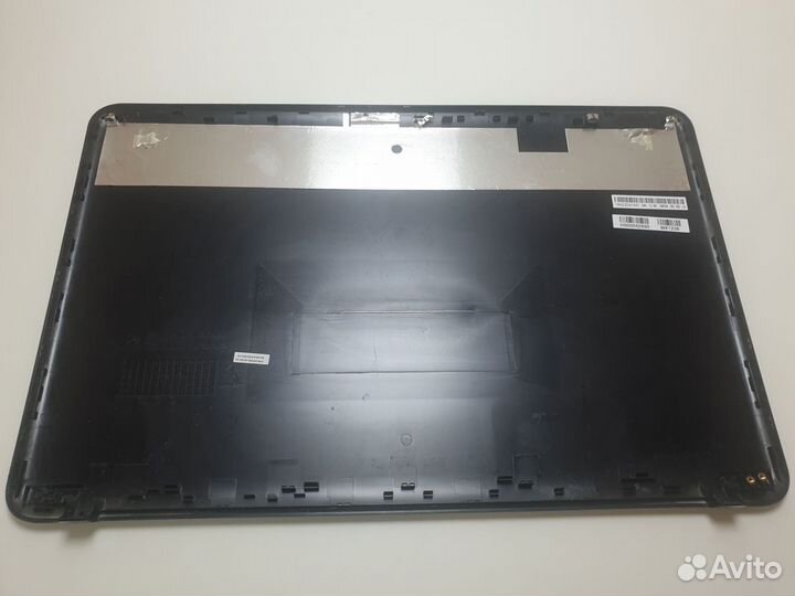Крышка матрицы Toshiba L870-D5S, дефект