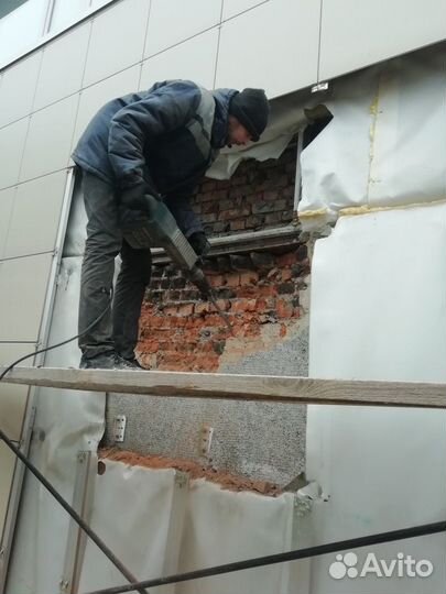 Демонтаж стен и полов, вынос строительного мусора