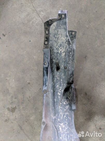 Подкрылок передний правый Honda Civic 8 4D