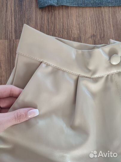 Шорты кожанные бежевые 44-46р