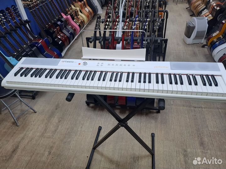 Цифровое электронное пианино белое Artesia