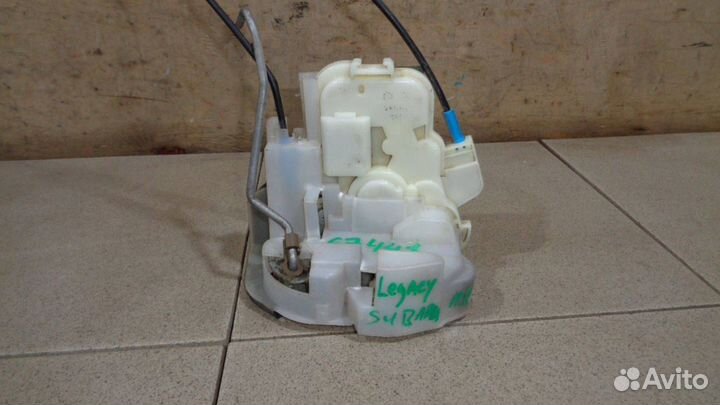 Замок двери передней правой Subaru Legacy Outback