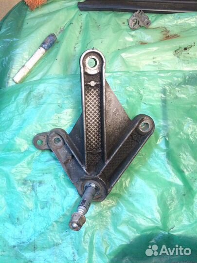 Кронштейн кпп Renault Logan