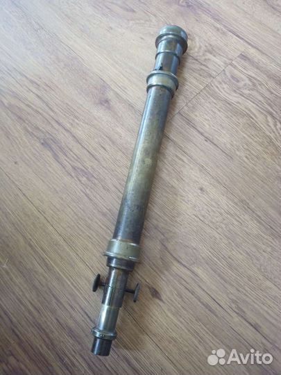 Латунный корпус старинного оптического прибора