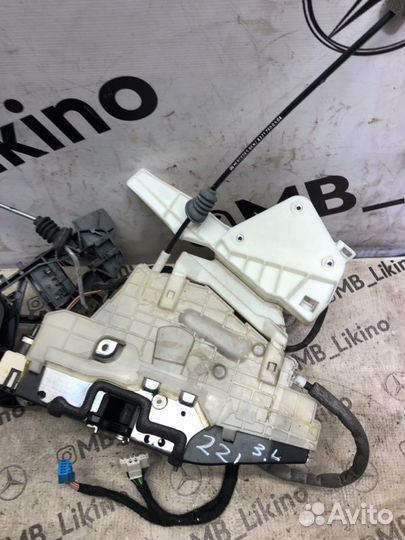 Замок двери задний левый Mercedes S-Class W221