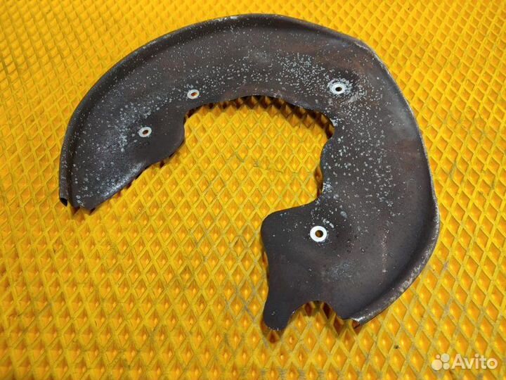 Защитный кожух тормозного диска задний правый Audi