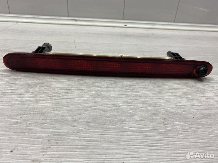 Дополнительный (третий) стоп сигнал крышки