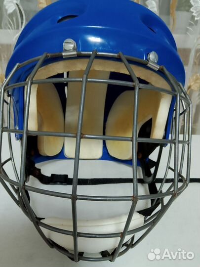 Хоккейный шлем