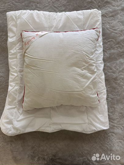 Детское одеяло и подушка в кроватку