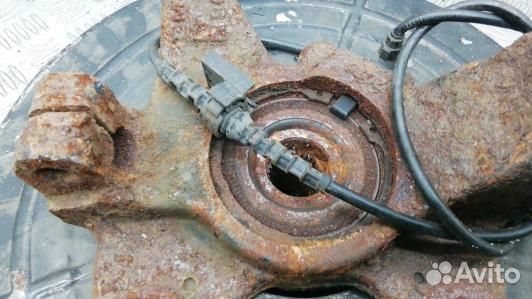 Ступица передняя левая opel meriva B (73E01K901)