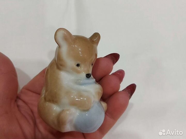 Медведь с кувшином