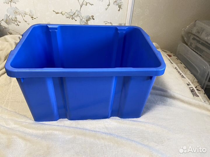 Ящики для хранения много разных