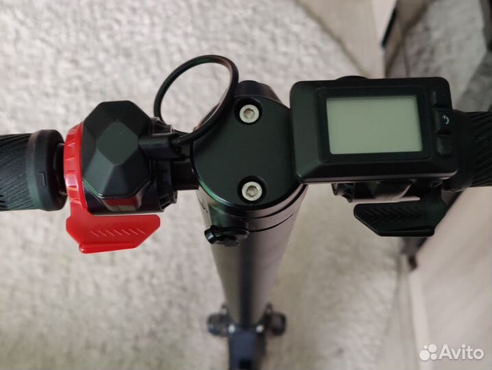 Улучшенный электросамокат iconbit