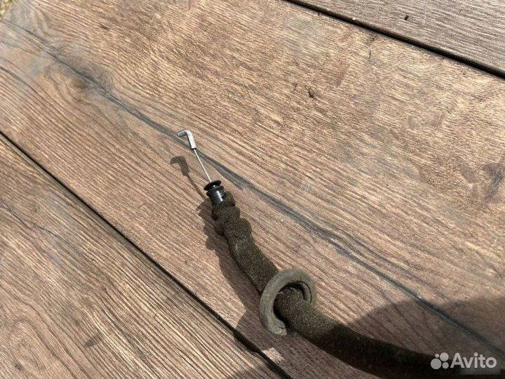 Трос багажника Audi A8 D3 3.2