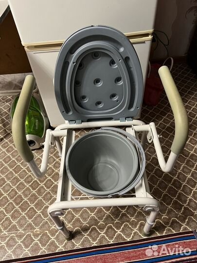 Стул кресло с санитарным оснащением (стул-туалет)