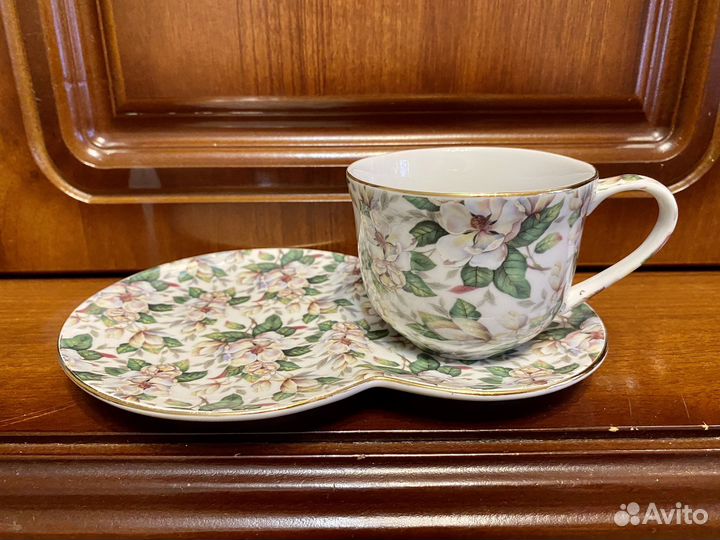 Кофейные чашки и блюдца