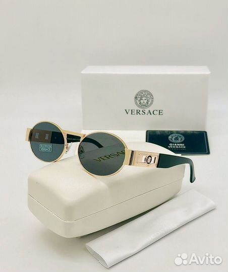 Солнцезащитные очки Versace