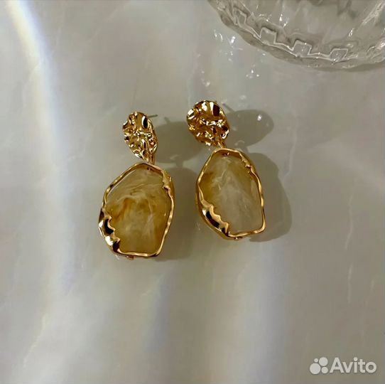 Золотые серьги в богемном стиле