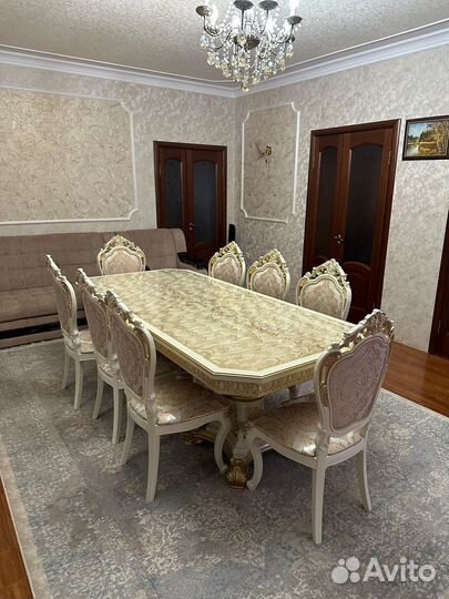 Стол со стульями