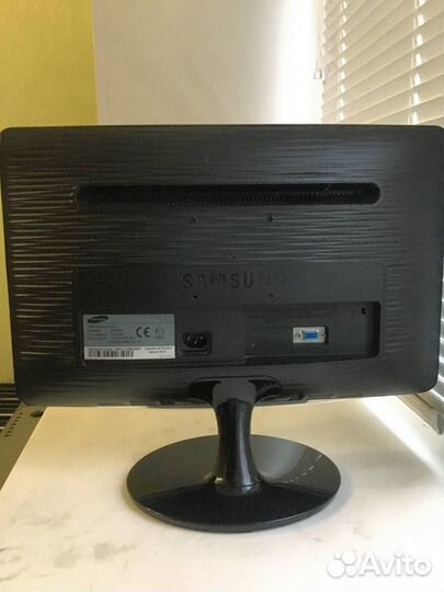 Монитор Samsung SyncMaster B1930 (TN 1366x768 VGA)
