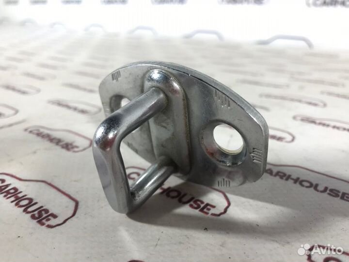 Ответная часть замка двери передняя левая