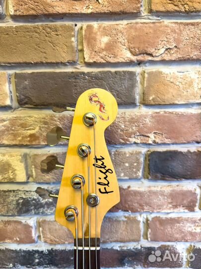 Безладовая бас-гитара Flight