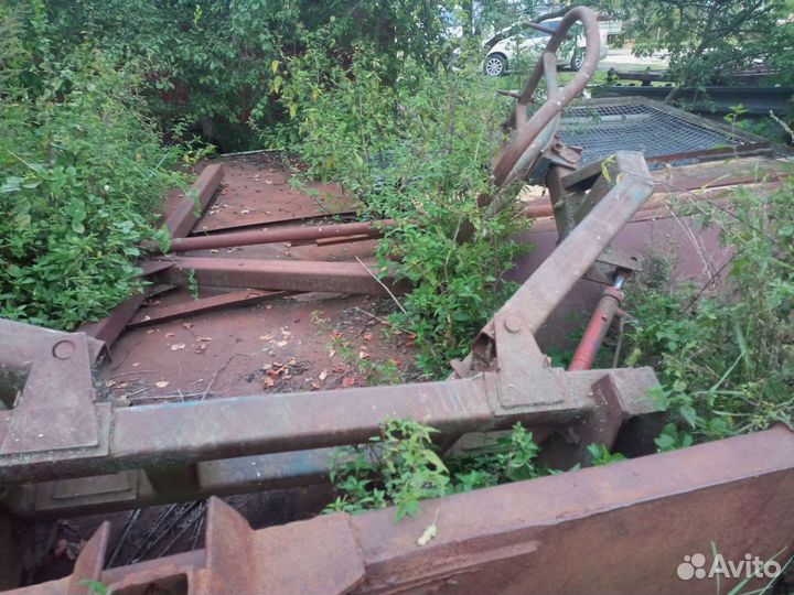 Захват для рулонов сена