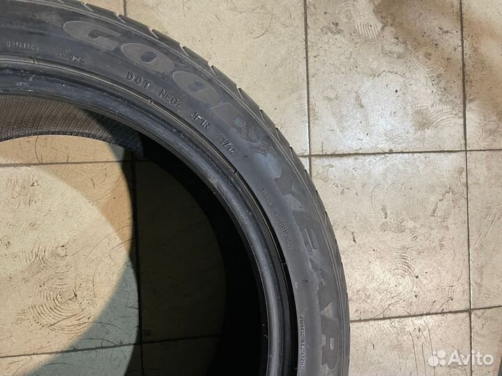 Goodyear EfficientGrip 275/40 R19