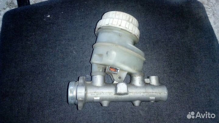 Mitsubishi L200 KB Цилиндр тормозной главный