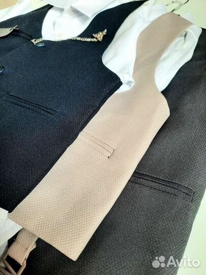 Классический костюм тройка 4 цвета 134,140,146,152