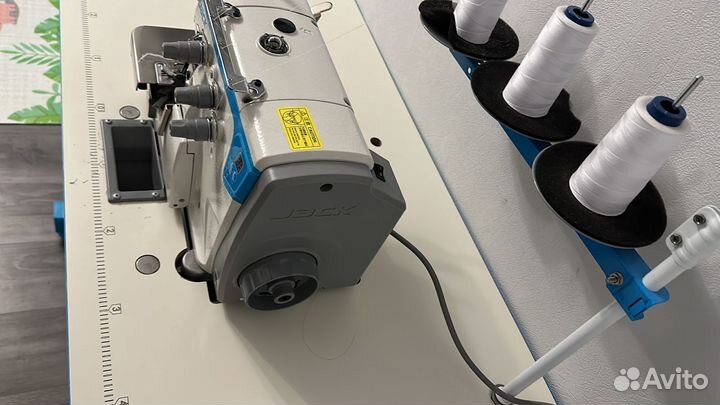 Jack e4 трехниточный оверлок