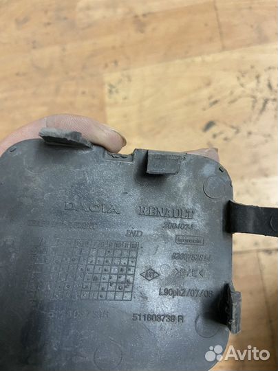 Заглушка буксировочного крюка переднего бампера