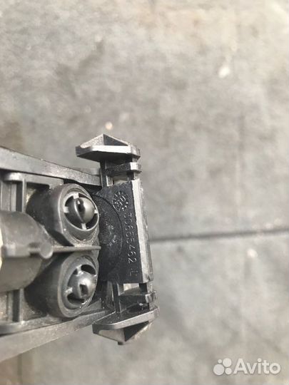 Форсунка омывателя лев. перед. Volvo s60