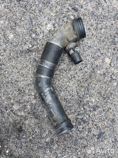 Патрубок воздухозаборника VAG 1k0129684