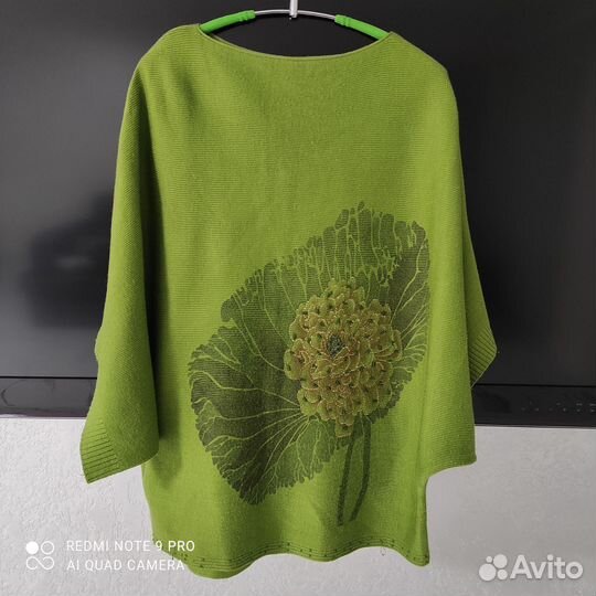 Свитер женский