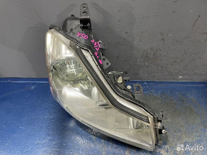 Фара ксенон правая Infiniti M Y50