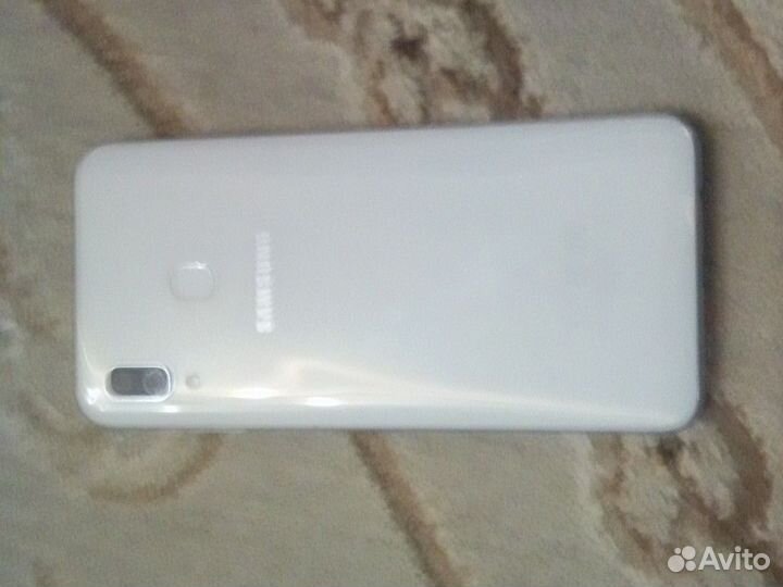 Samsung Galaxy A30, 3/32 ГБ