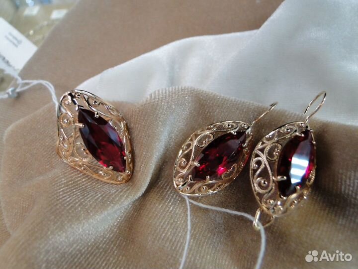 Комплект с корундом (рубин), золото 585