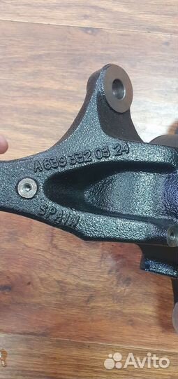 Поворотный кулак Mercedes W639 Vito