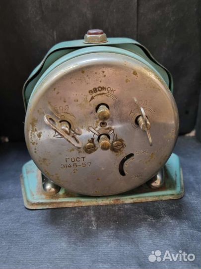 Старинный будильник. Ереванский часовой завод. В р