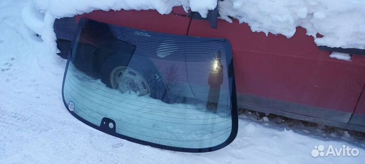 Заднее стекло Toyota Carina