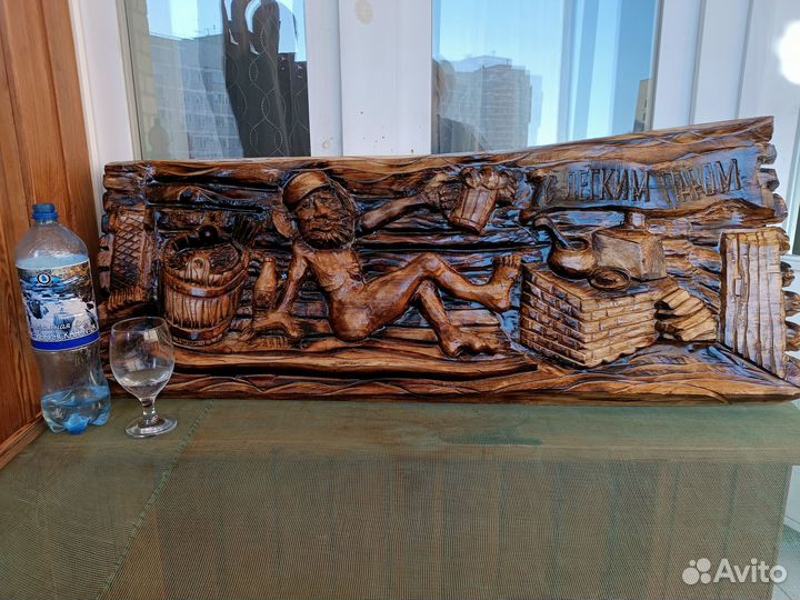 Резное панно из дерева