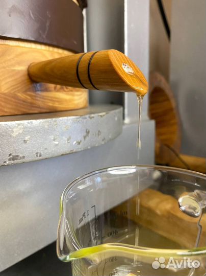 Грецкое сыродавленное масло