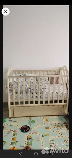 Детская кроватка с маятником и ящиком